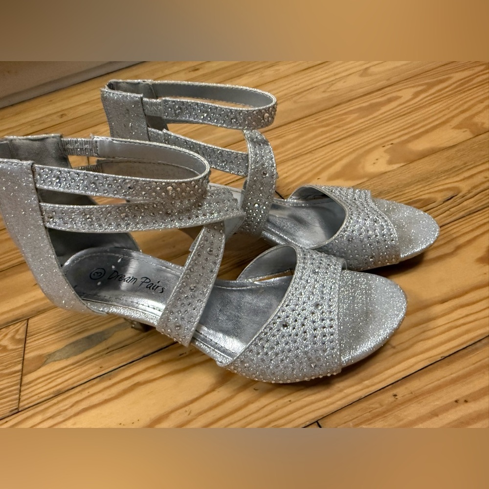 Women's Silver Rhinestone heels women’s size 5 / kitten heel / dress shoes